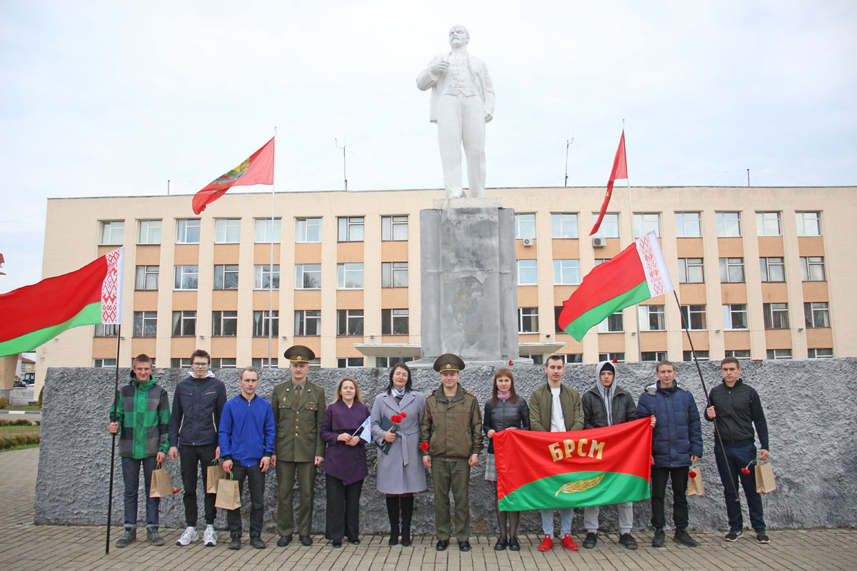 Торжественное вручение повесток призывникам прошло в военном комиссариате Чаусского и Славгородского районов