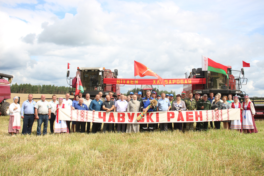 Праздником “Зажинки” в Чаусском районе дан старт массовой уборке зерновых