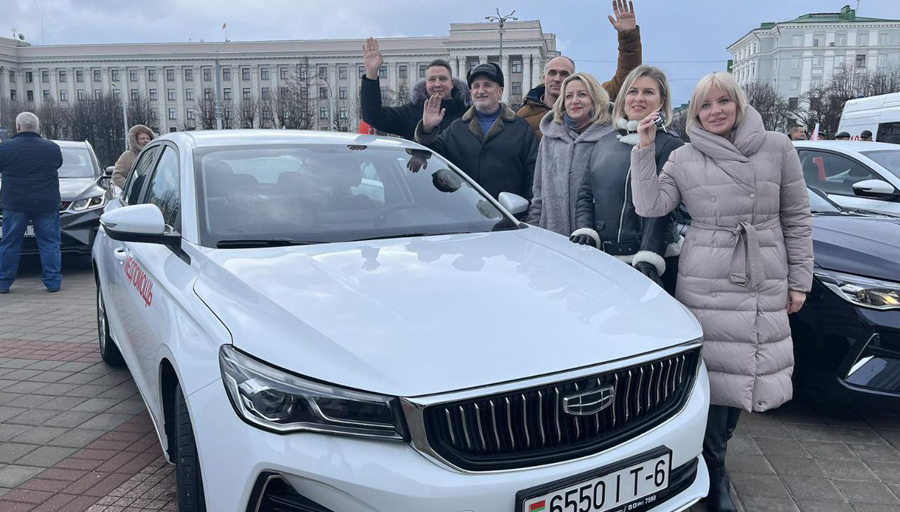 В Чаусский район получены два новых автомобиля для медучреждений