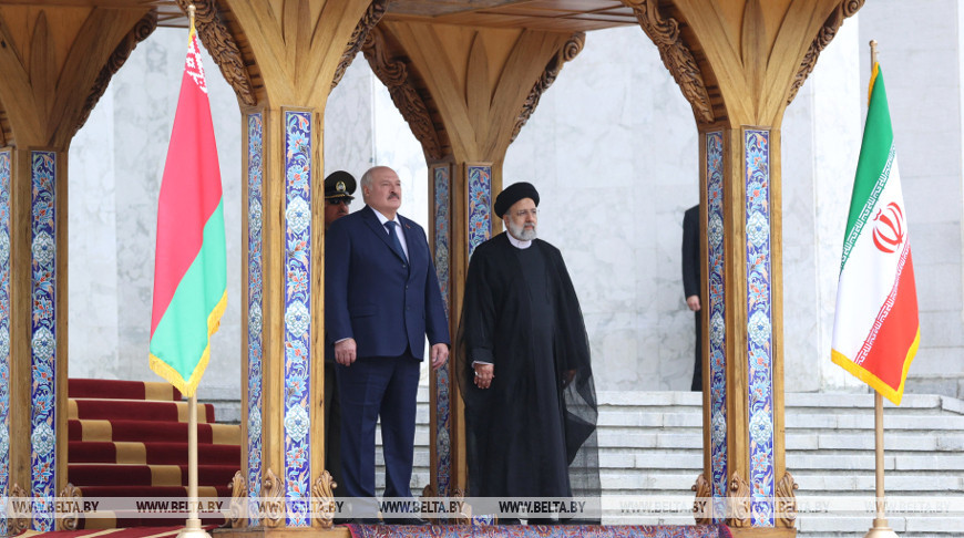 Иранская карта, “подснежники”, главный по Африке, нанометры и разговор с Путиным. Детали интересной недели Президента