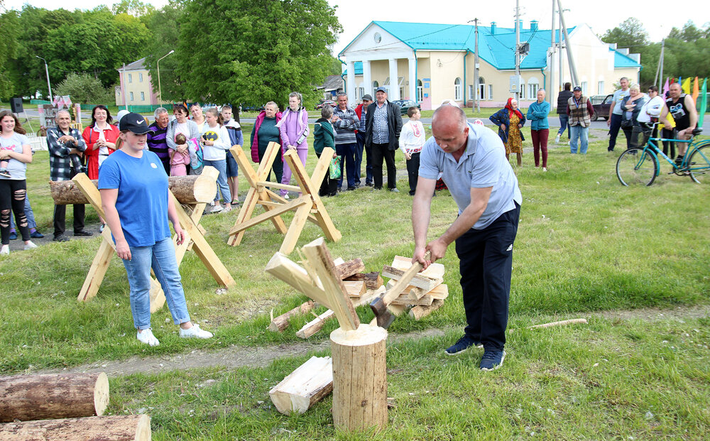 Впервые в Чаусском районе пройдут соревнования по колке дров ...