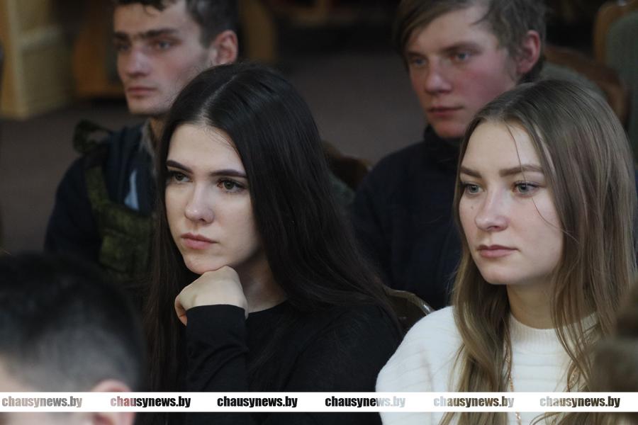 Узнали, какие выплаты положены молодому специалисту и может ли он уволиться