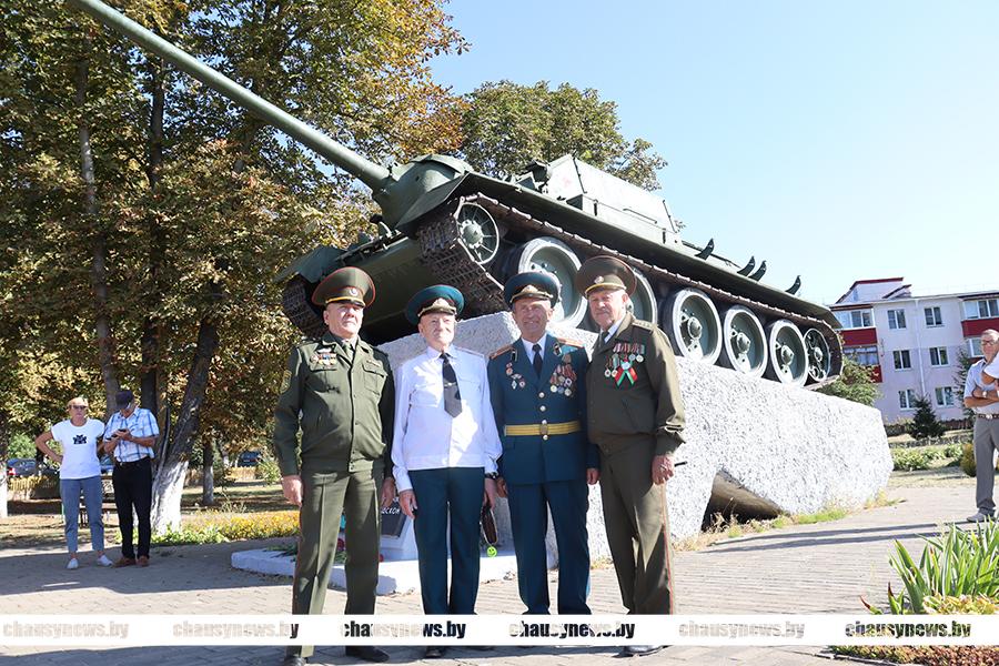 Александр Цындук из Чаус вспоминает годы службы в танковых войсках