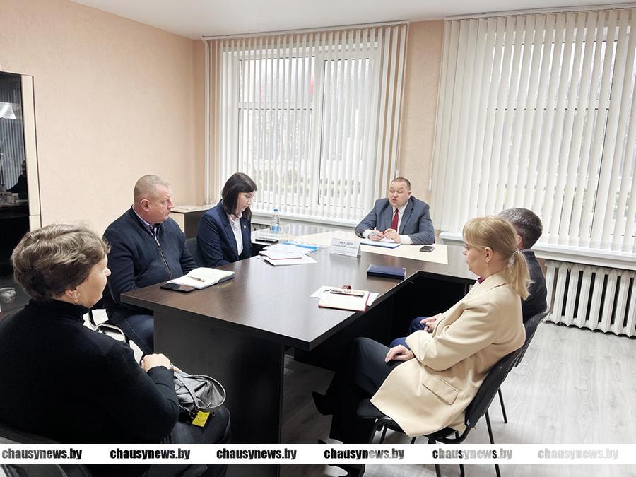 Очередной личный прием граждан провел председатель Чаусского райисполкома Дмитрий Акулич