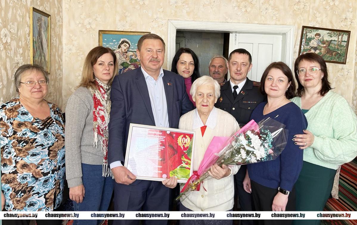 Новый паспорт в 100 лет получила София Дмитриевна Антонова из Чаус