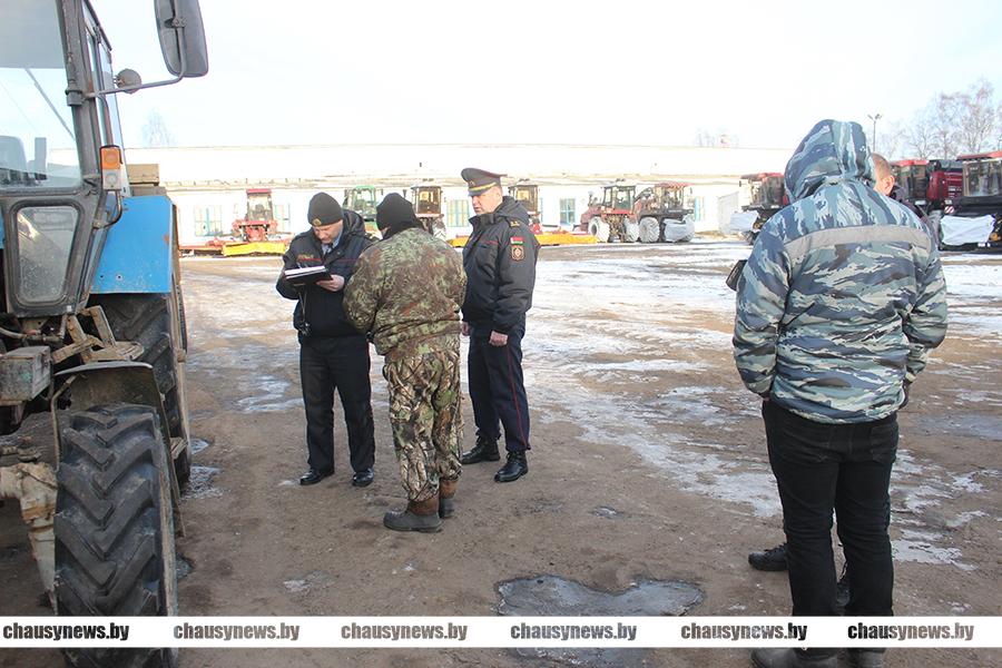 В Чаусах сотрудниками РОВД проводится мониторинг сельскохозяйственной техники
