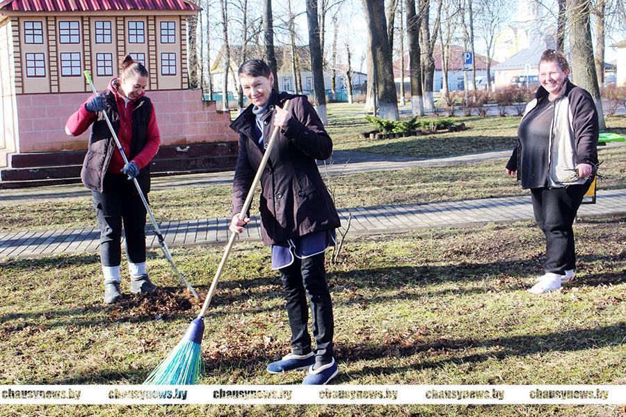 Рабочие коллективы Чаусского района принимают участие в благоустройстве населённых пунктов