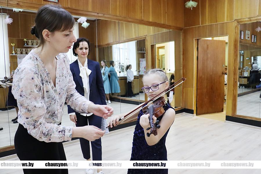 Почти 400 участников из разных районов собрал третий конкурс талантов в Чаусах