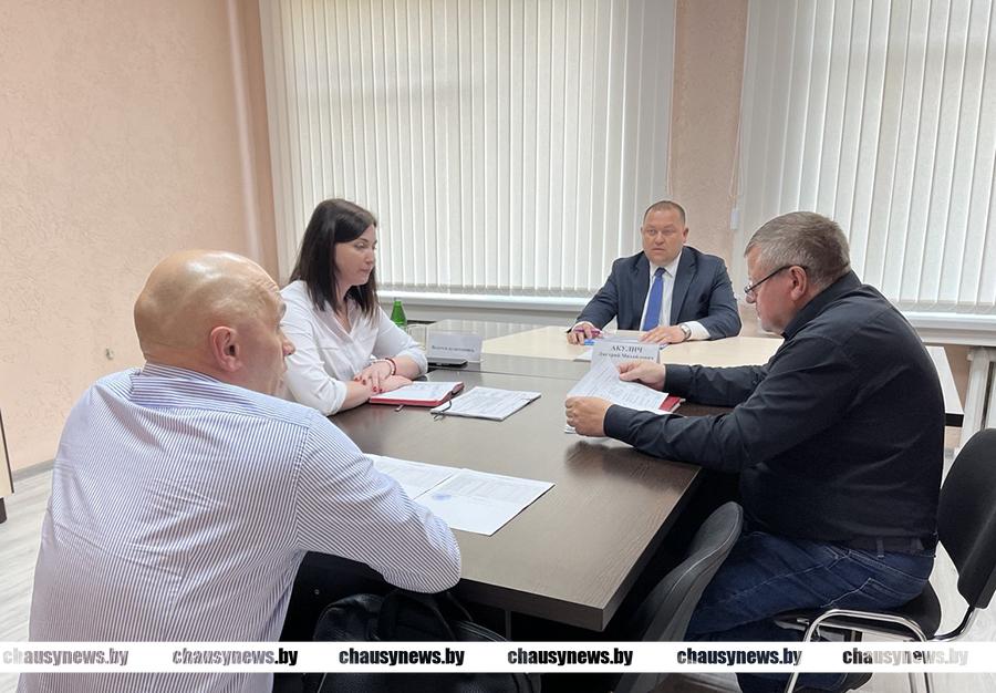 Десять жителей Чаусского района пришли на личный прием к председателю райисполкома Дмитрию Акуличу