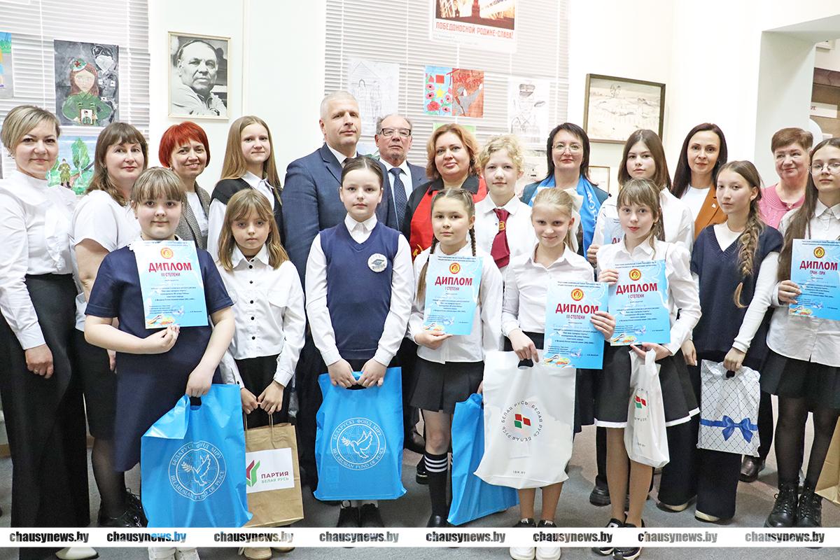 Стали известны имена призёров районного этапа конкурса детского рисунка «Нам мир завещано беречь»