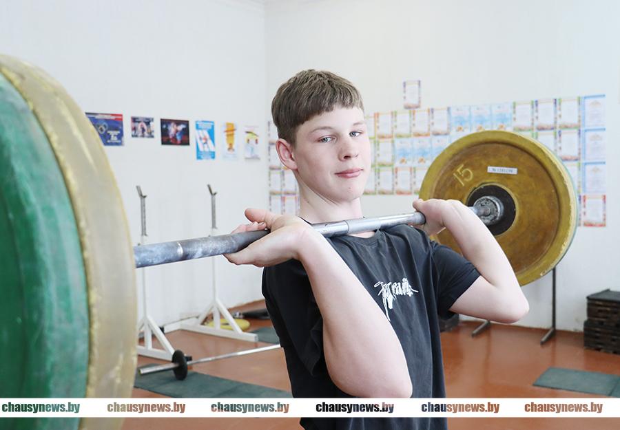 Рассказываем о юном тяжелоатлете из Чаус Сергее Бисквитове
