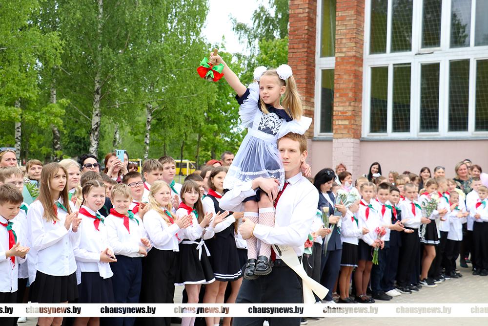 Линейка, посвященная окончанию учебного года, прошла в первой городской школе Чаус [ФОТО]