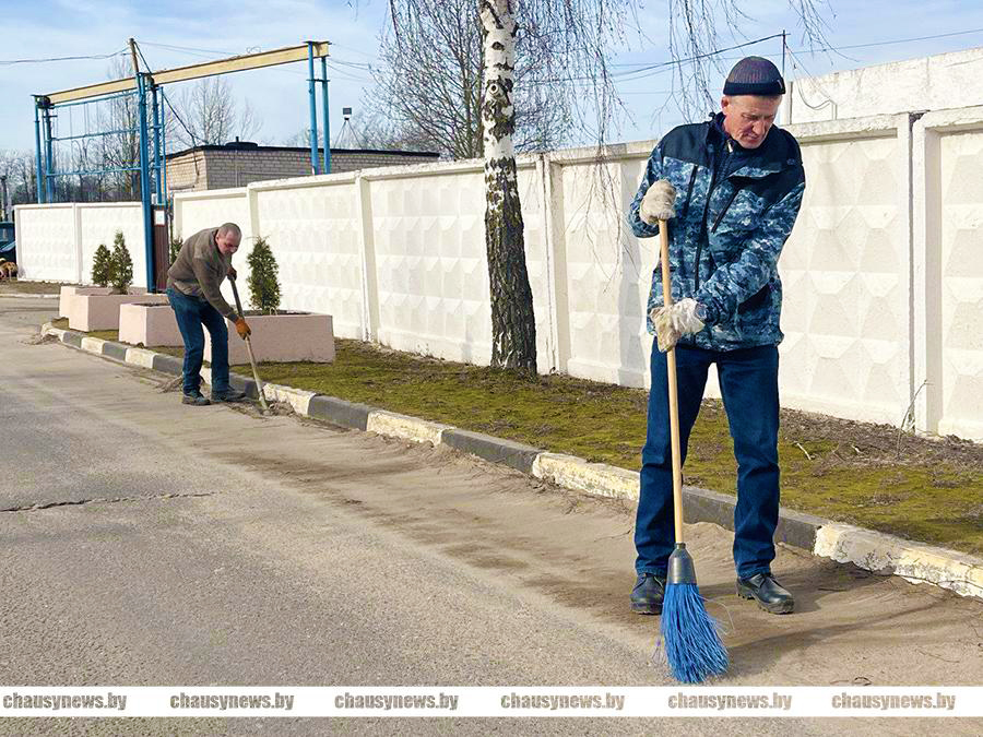Кто ответственен за уборку частных домов и государственных предприятий?