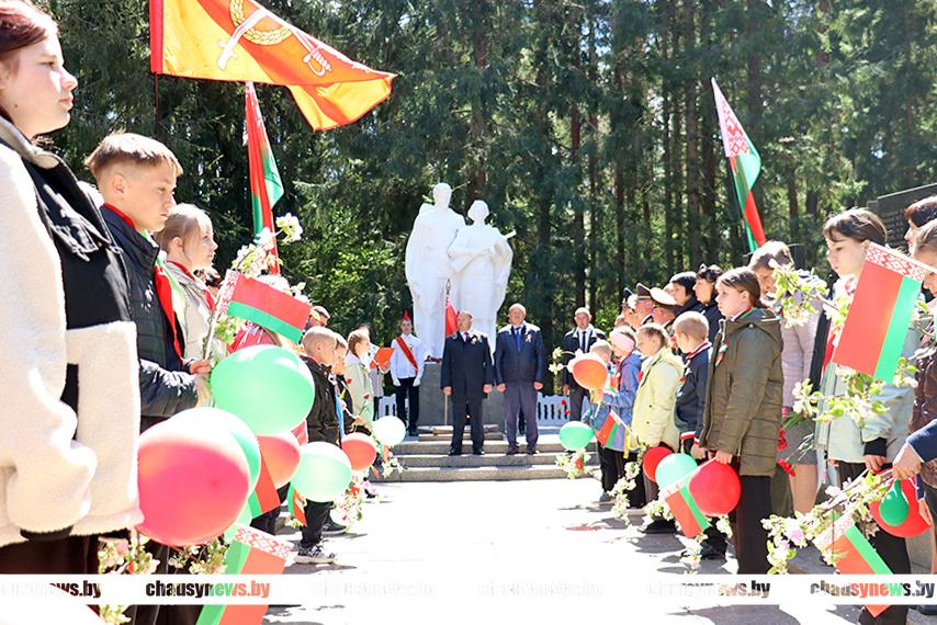 На воинском захоронении в Быново прошёл митинг, посвящённый Великой Победе