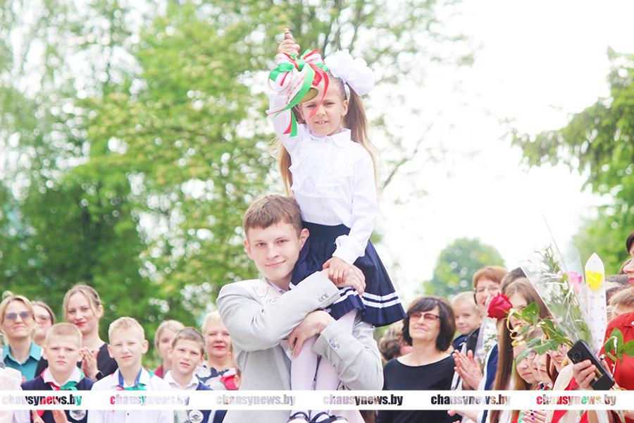 Во второй школе Чаус прозвенел последний звонок