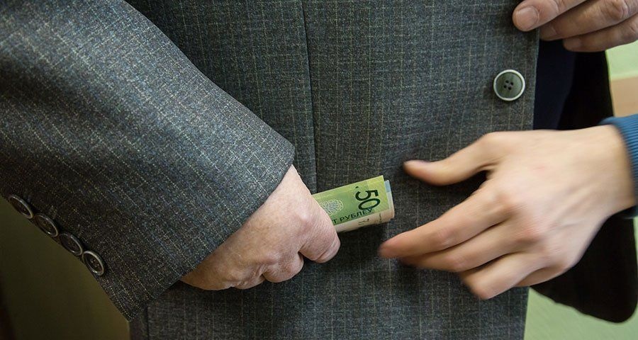 Экс-директоров трех сельхозпредприятий в Беларуси будут судить за взятки
