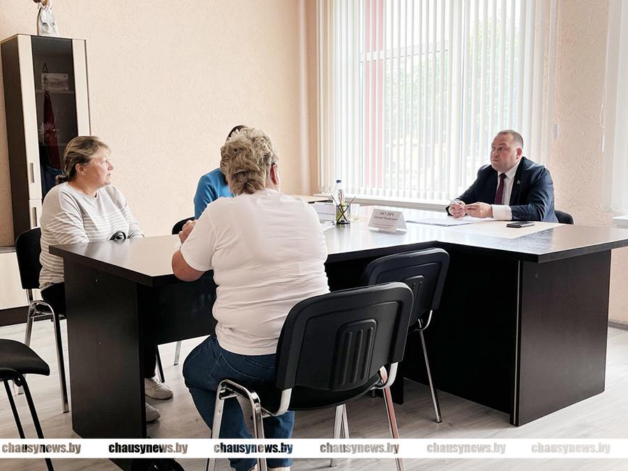Какие вопросы волновали жителей на приёме у председателя райисполкома Дмитрия Акулича? По некоторым разбирались на месте