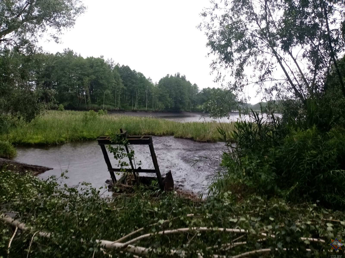 В Славгородском районе размыло дамбу пруда. Подробности