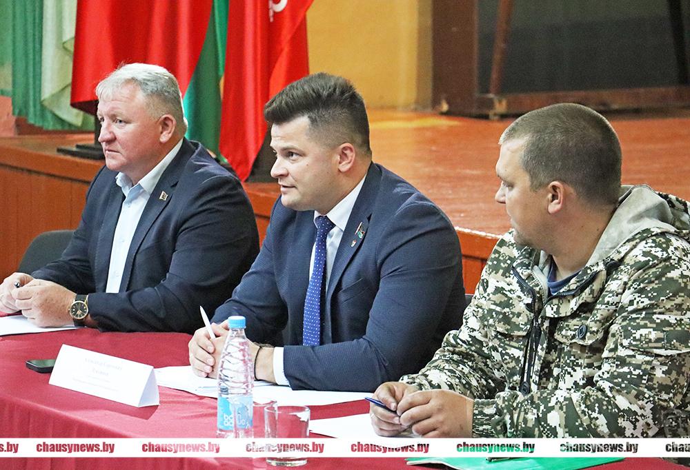 Рассказываем подробности встречи Александра Лукьянова с жителями и молодежью агрогородка Волковичи Чаусского района