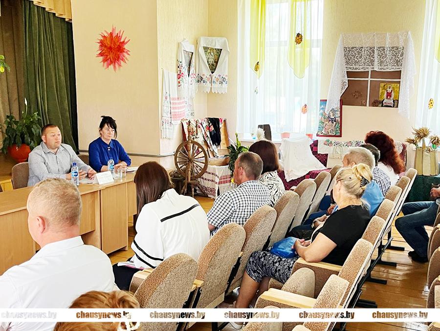 Как прошла встреча председателя Чаусского райисполкома Дмитрия Акулича с жителями Дужевки?