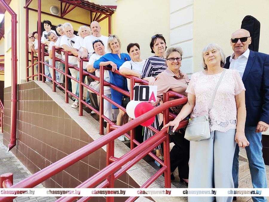 Дружба сквозь года и расстояния. Узнали, как в Чаусах отметили 51 год окончания школы №2 выпускники 1974 года