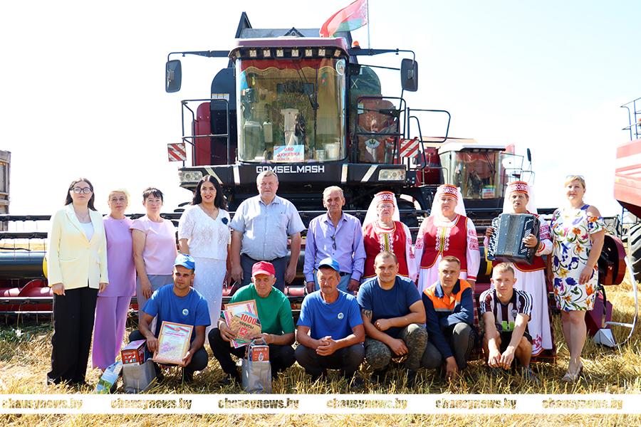 Четырёх новых «тысячников» наградили в Чаусском районе