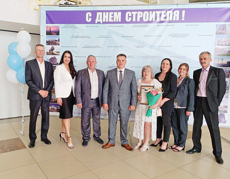 Крановщик Чаусского завода ЖБИ Ольга Боброва удостоена областной награды
