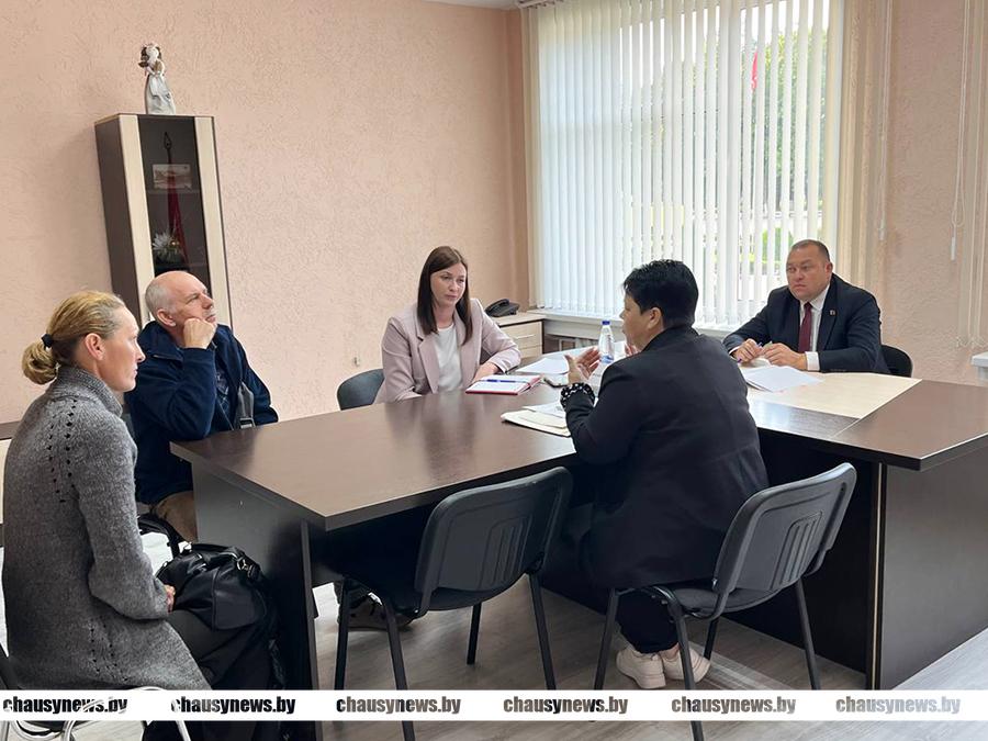 Председатель Чаусского райисполкома Дмитрий Акулич провёл приём граждан