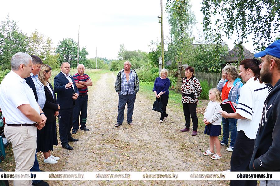Председатель Чаусского райисполкома Дмитрий Акулич встретился с жителями деревни Пухнова