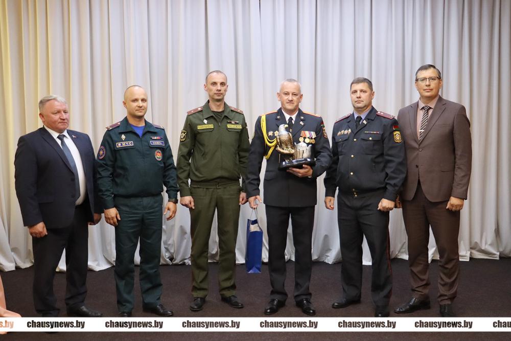 26 лет безупречной службы. На заслуженный отдых проводили начальника Чаусского отделения Департамента охраны МВД Андрея Барыкина