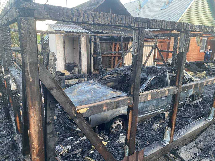 В Чаусском районе горели баня и автомобиль