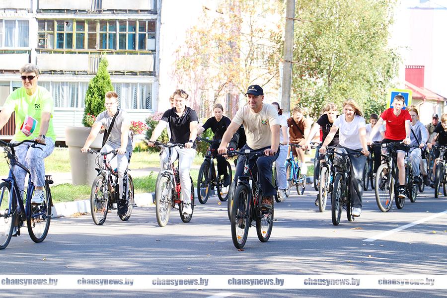 С пользой для окружающей среды. В «День без автомобиля» в Чаусах прошёл велопробег