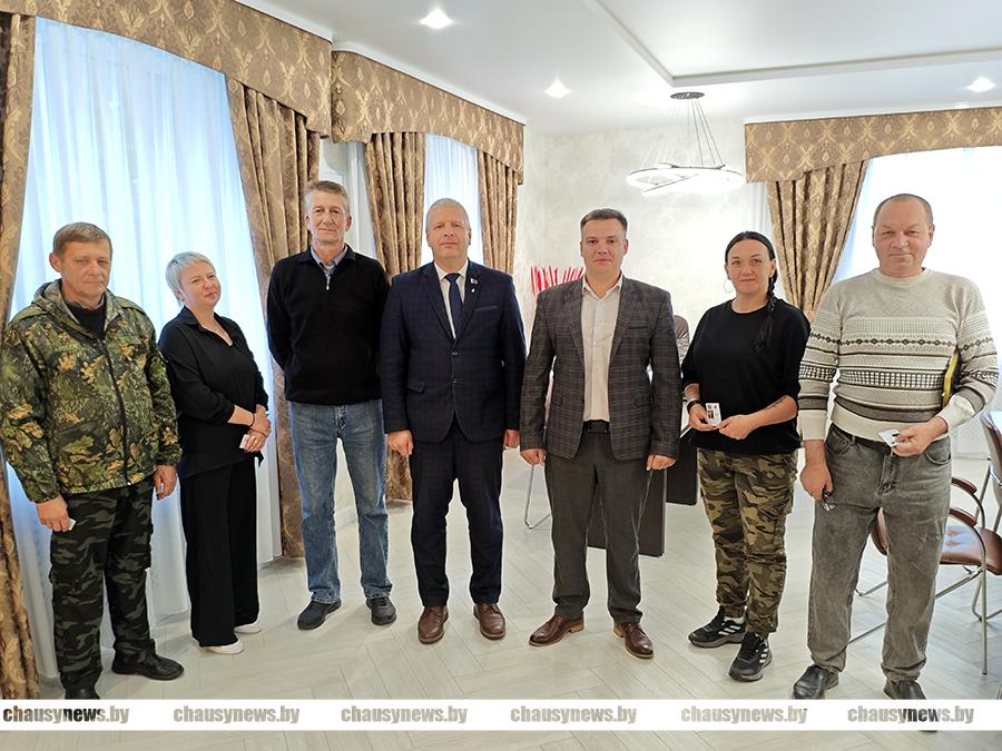 В День народного единства ряды Чаусского районного отделения партии «Белая Русь» пополнились работниками ОАО «Чаусский завод ЖБИ»