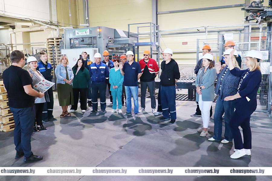 О чём работники районной газеты общались с коллективом ООО “Бергауф Чаусы”?