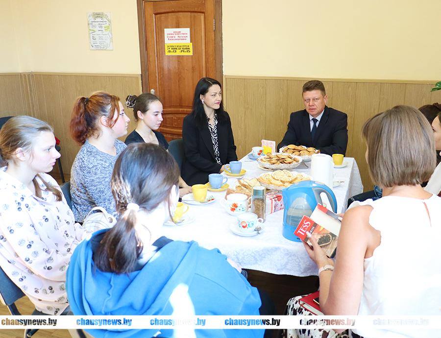 Руководство Чаусского райпо тепло пообщалось с молодыми специалистами