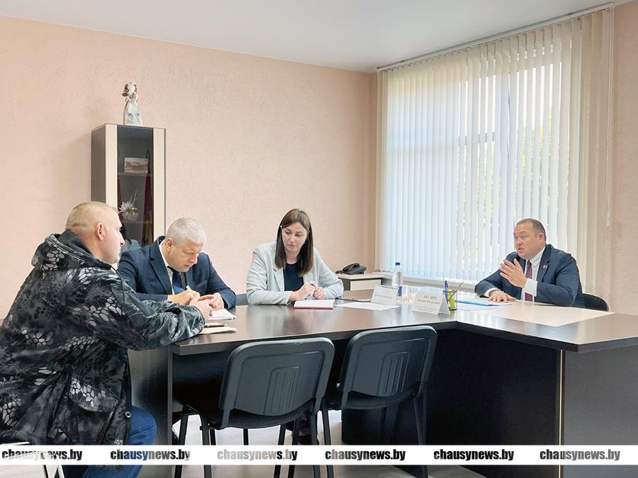 Председатель Чаусского райисполкома Дмитрий Акулич провел личный приём граждан