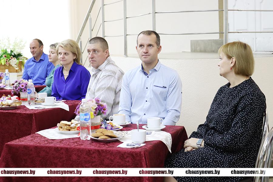 Председатель Чаусского райисполкома Дмитрий Акулич провёл приём, посвященный Неделе родительской любви