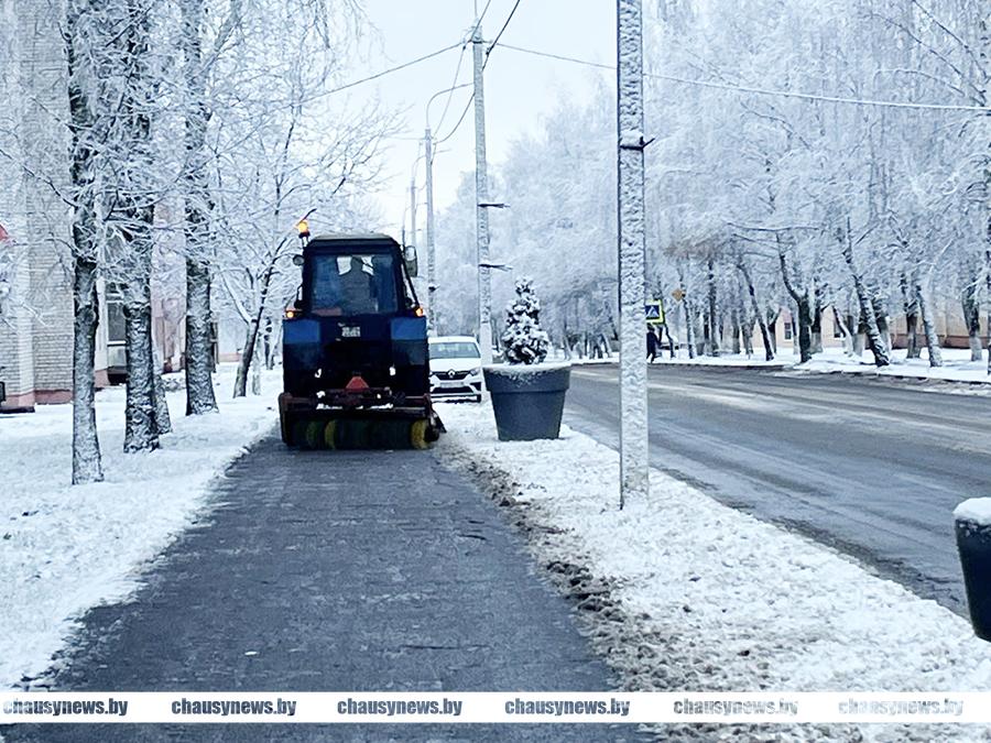 В Чаусах после снегопада работают коммунальные службы