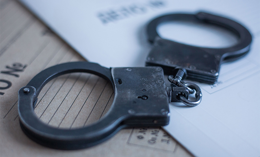 Из ревности облил бензином и поджег сожительницу и приятеля. Прокуратура направила уголовное дело в суд