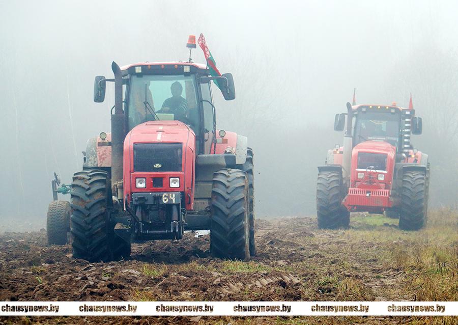 В ОАО «УльяновскоеАгро» Чаусского района активно ведется подъем зяби