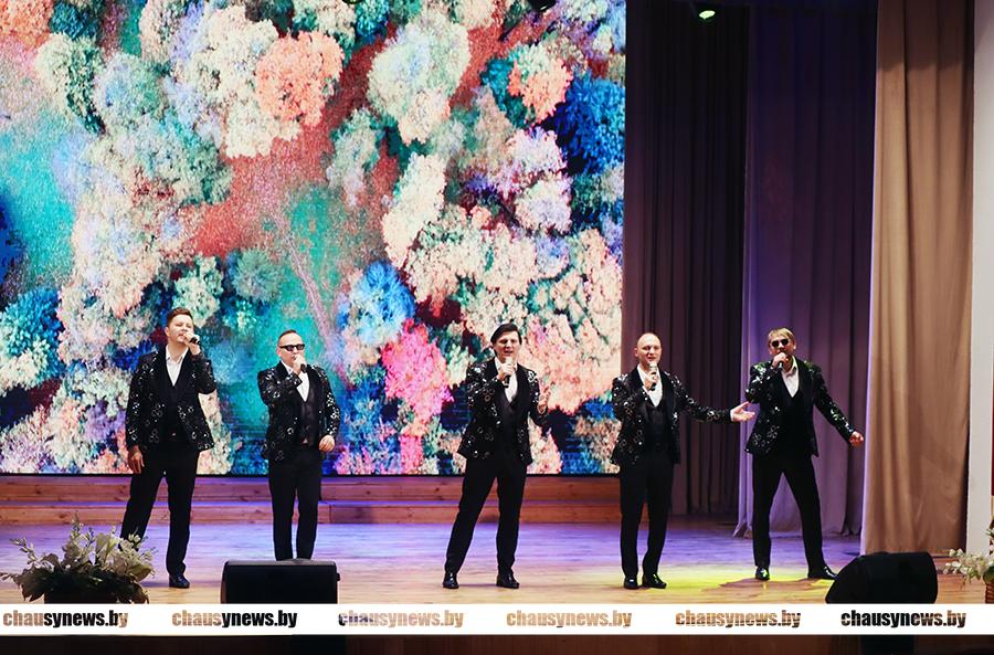 Арт-группа «Беларусы» зажгла чаусскую публику