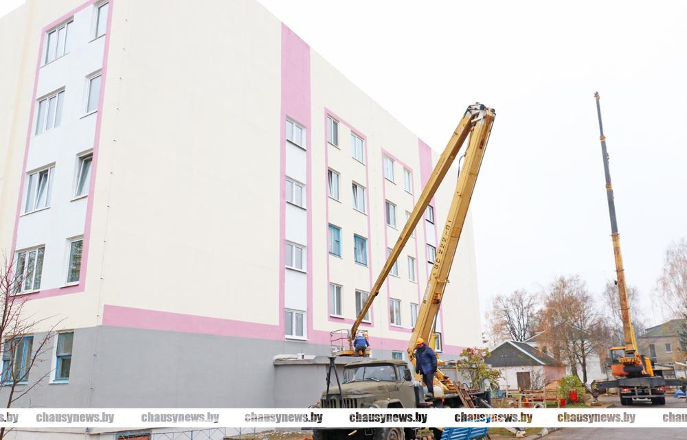 В Чаусах по улице 60 лет СССР ведётся капитальный ремонт дома