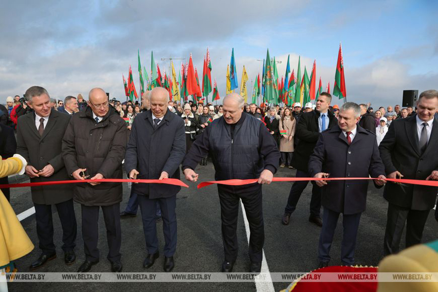 Лукашенко в Мозыре открыл обновленный мост через Припять