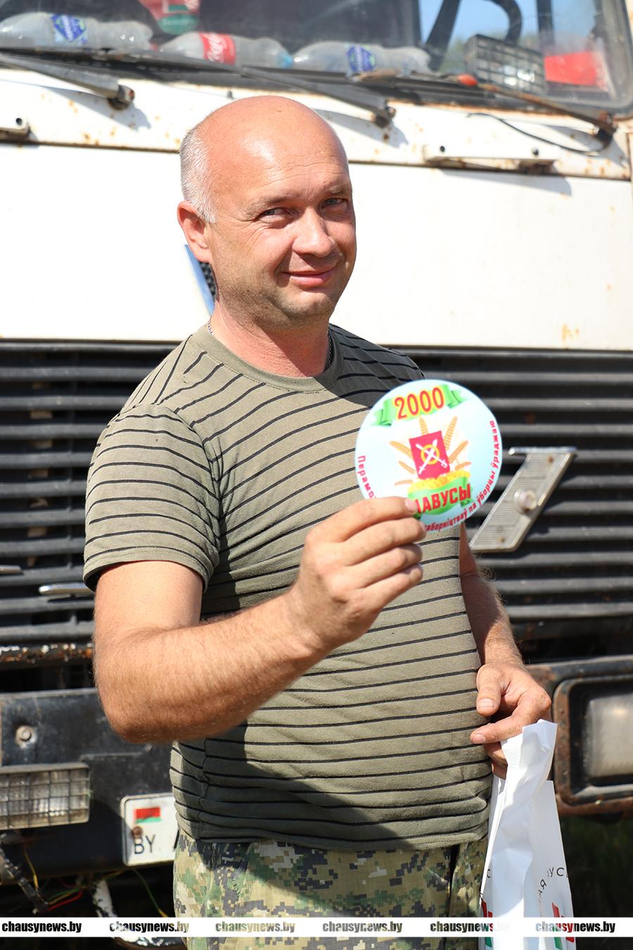 Александр Усиков, водитель ОАО «УльяновскоеАгро», смог перевезти 3000 тонн зерна