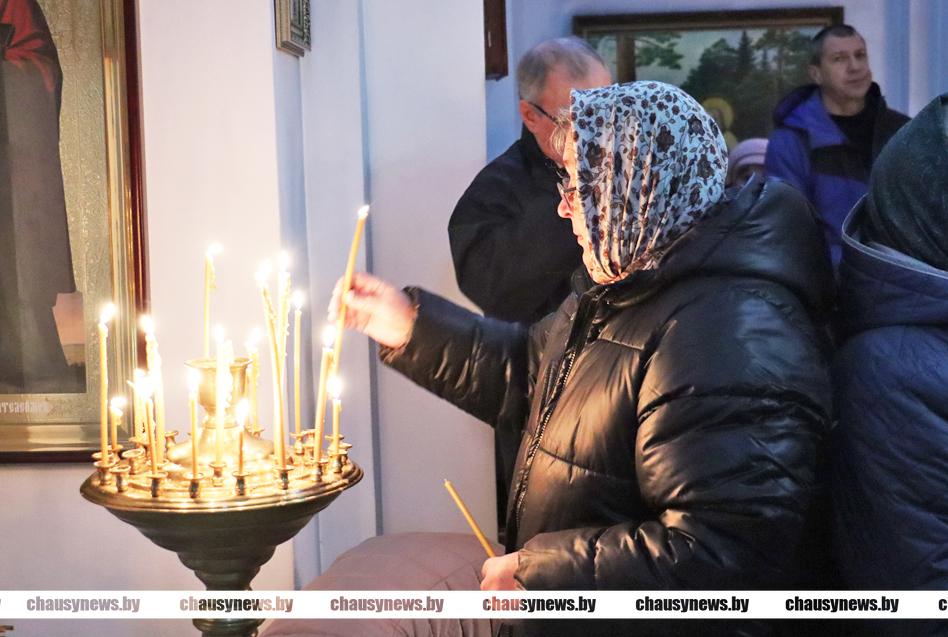 Православные верующие отмечают двунадесятый праздник Введение во храм Пресвятой Богородицы