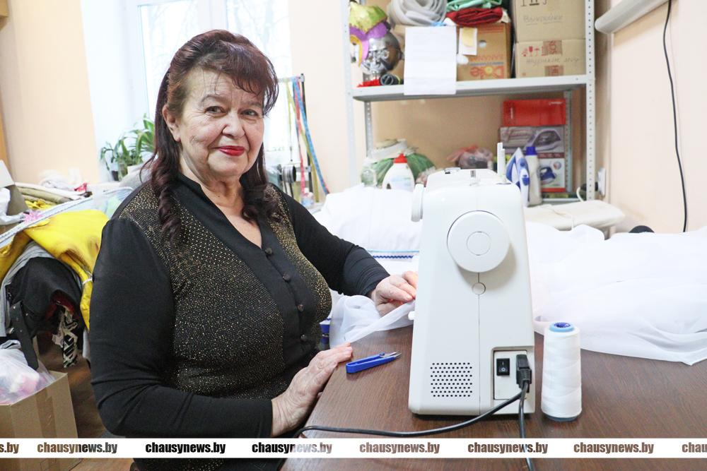 Яркие и фееричные костюмы для работников культуры Чаусского района создаёт Татьяна Яцкевич