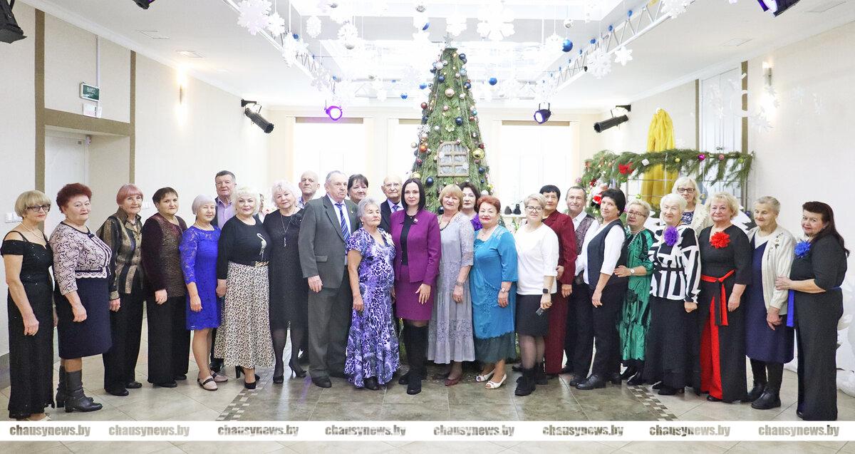 Рождественский бал для жителей старшего поколения прошел в Чаусах