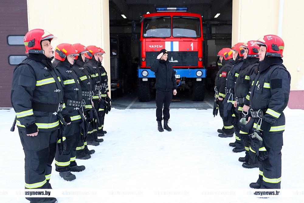 Руководство Чаусского района поздравляет спасателей с профессиональным праздником