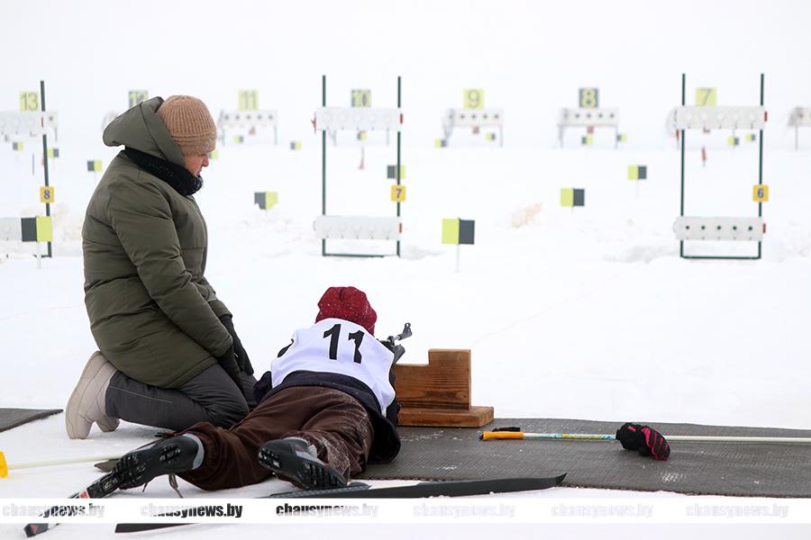 Смотрим яркие моменты районных соревнований среди детей и подростков по биатлону «Снежный снайпер»