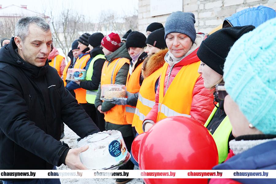 Женщины Чаусского района продолжают принимать поздравления с 8 Марта на рабочих местах
